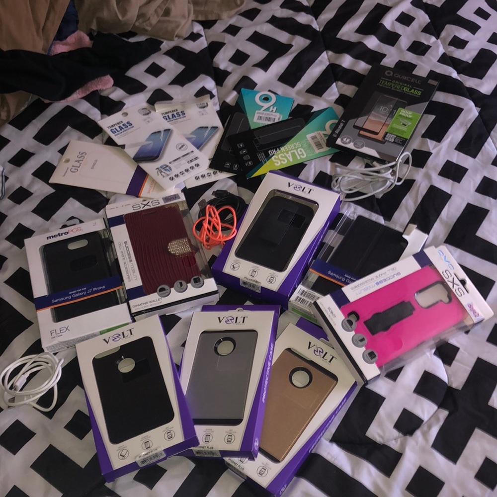 Phone accessories lots and lots🤪